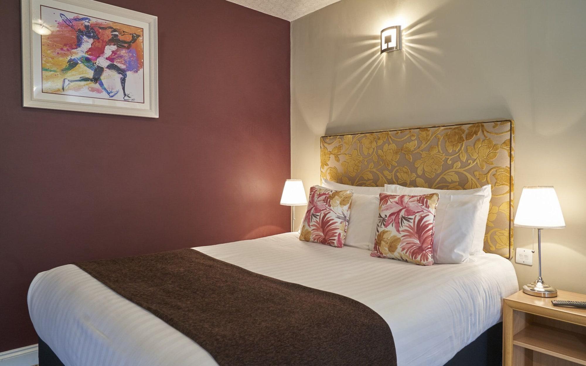 Antoinette Hotel Wimbledon Лондон Экстерьер фото