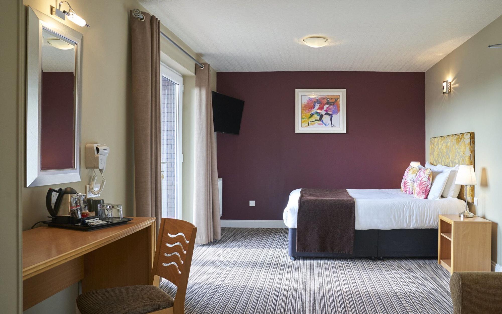 Antoinette Hotel Wimbledon Лондон Экстерьер фото
