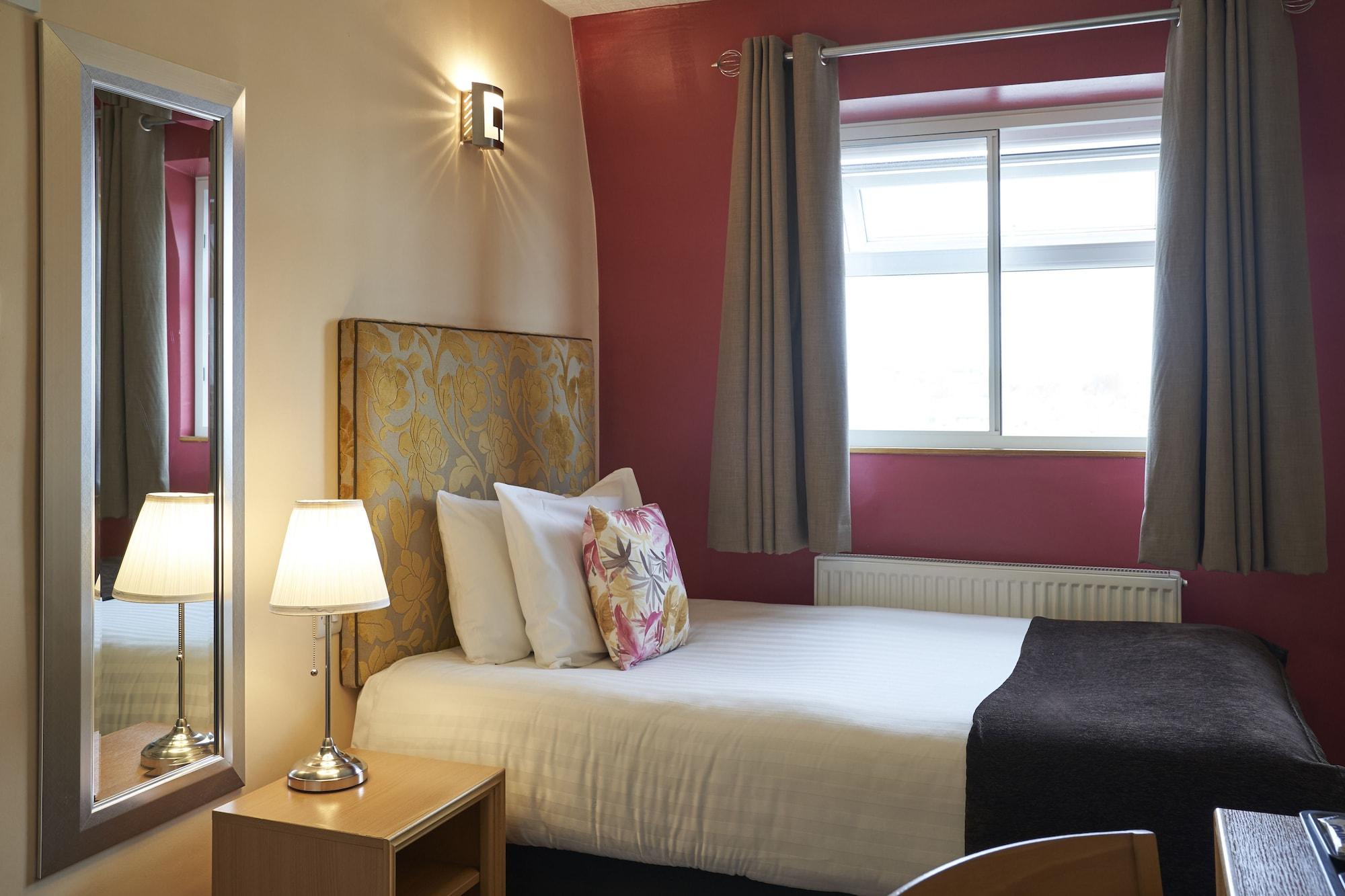 Antoinette Hotel Wimbledon Лондон Экстерьер фото