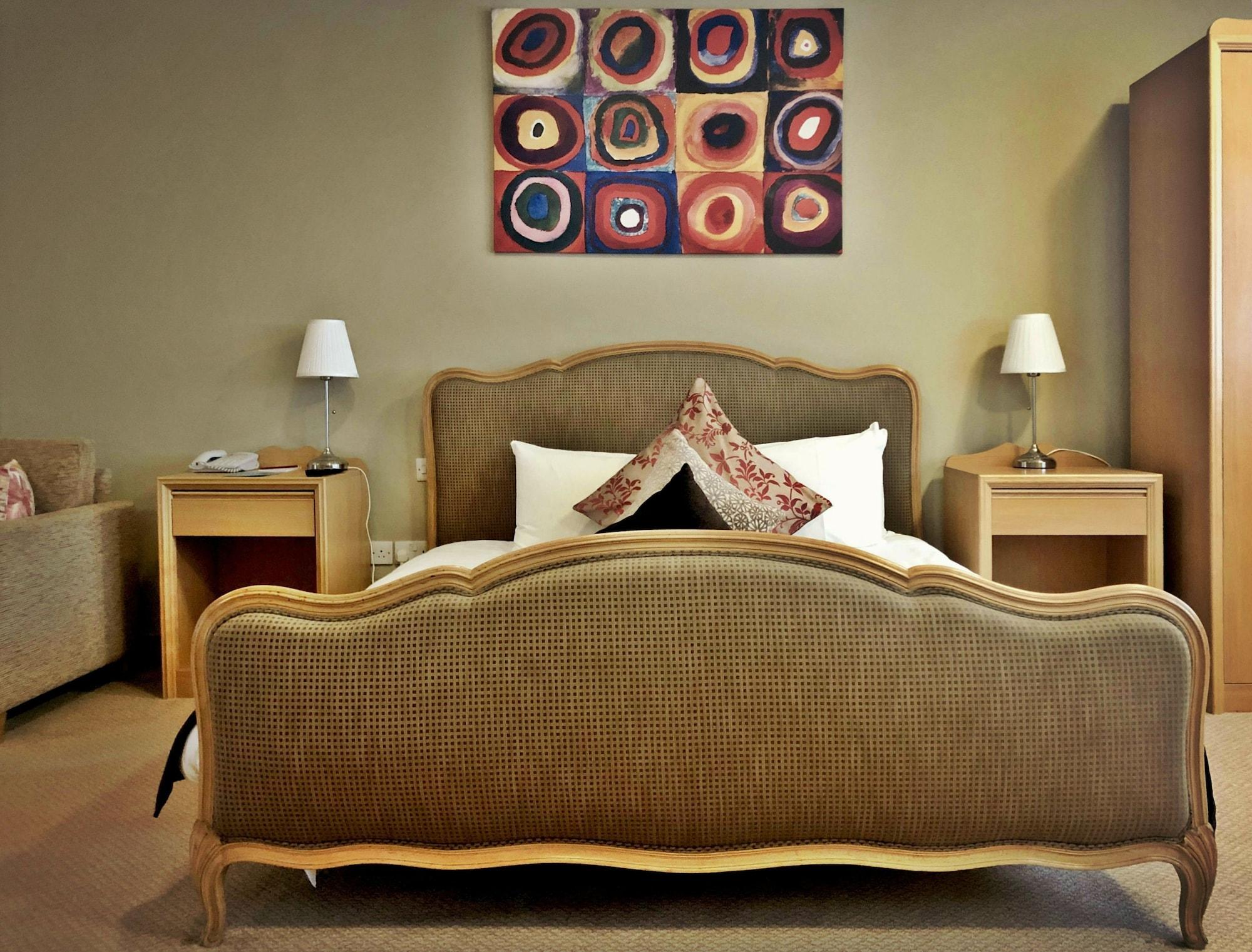 Antoinette Hotel Wimbledon Лондон Экстерьер фото
