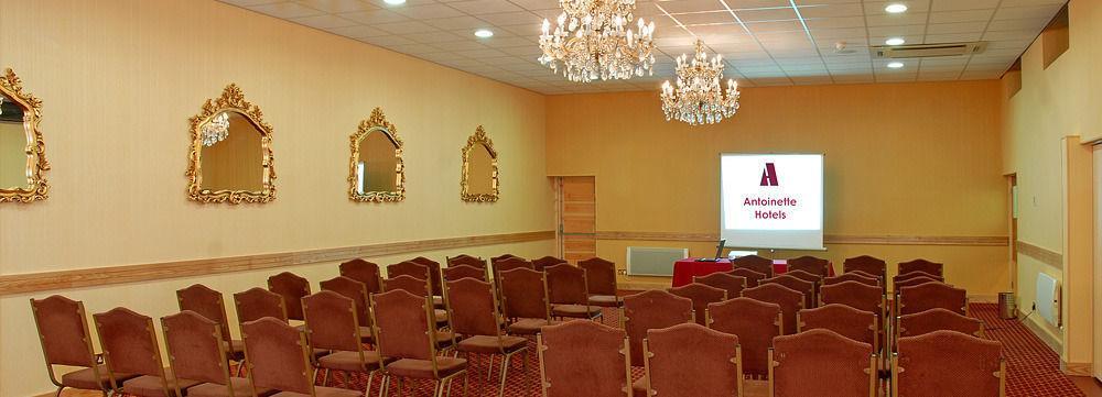 Antoinette Hotel Wimbledon Лондон Удобства фото
