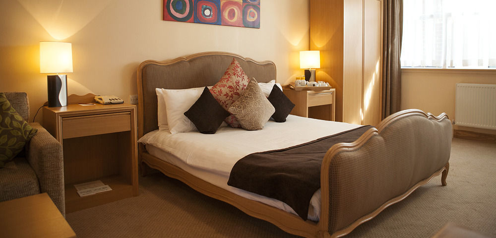 Antoinette Hotel Wimbledon Лондон Экстерьер фото
