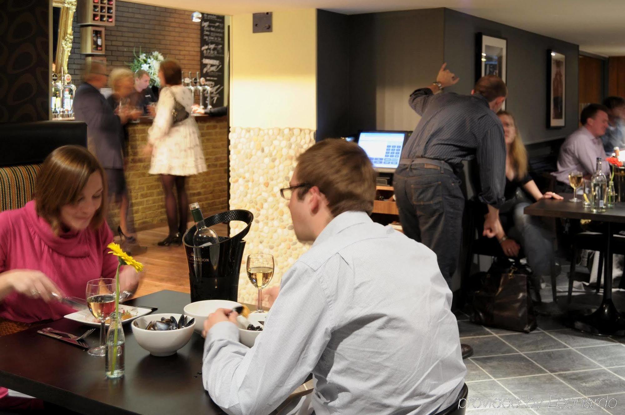 Antoinette Hotel Wimbledon Лондон Экстерьер фото