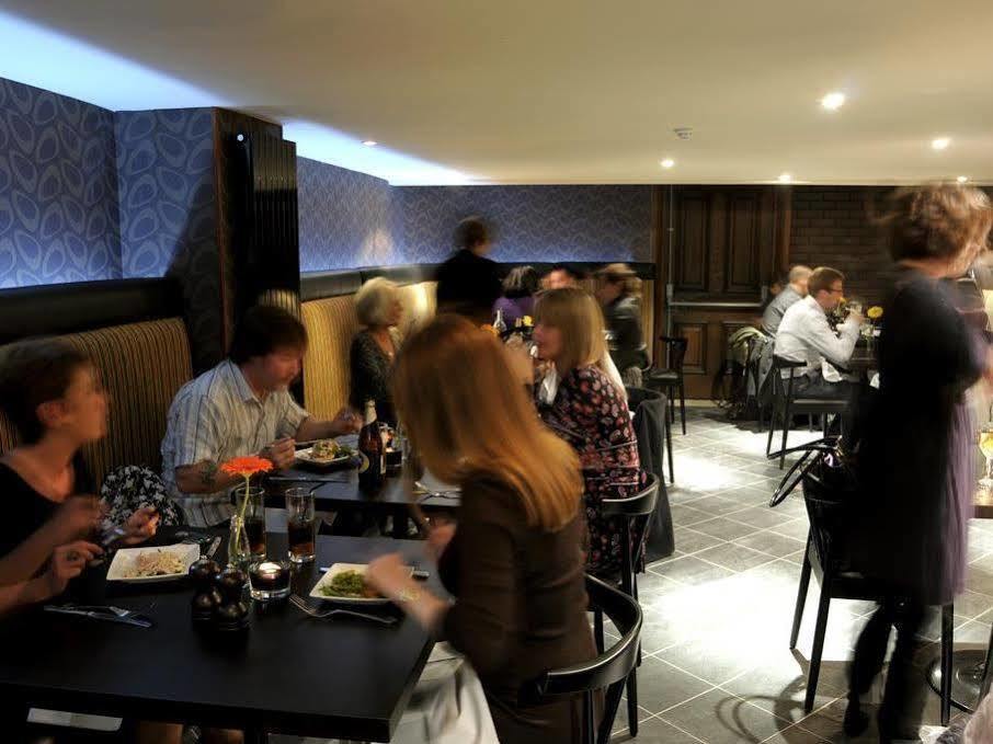 Antoinette Hotel Wimbledon Лондон Экстерьер фото