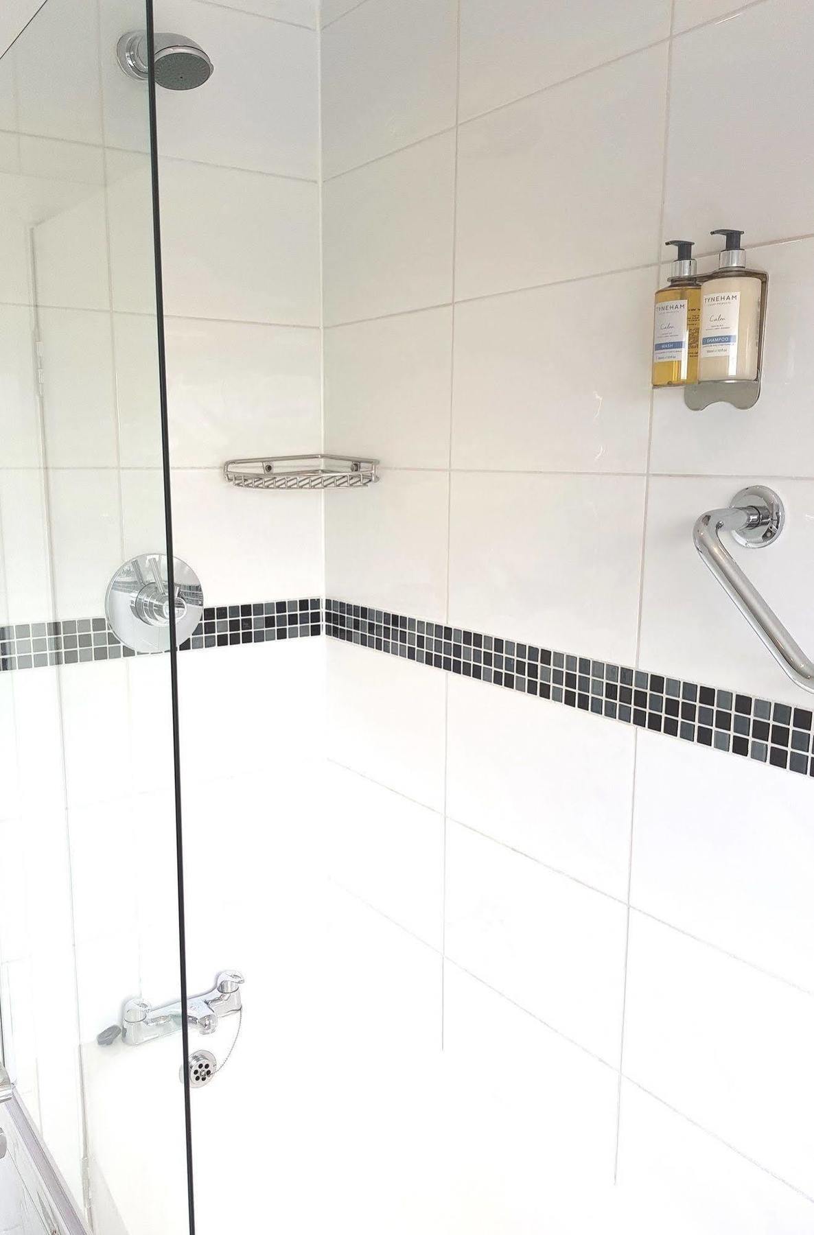 Antoinette Hotel Wimbledon Лондон Экстерьер фото