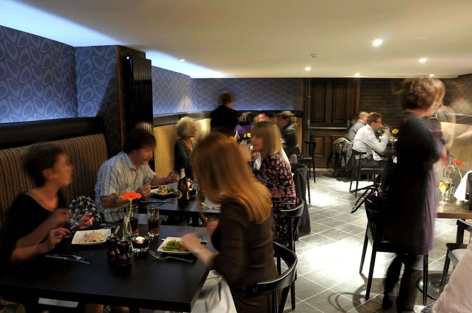 Antoinette Hotel Wimbledon Лондон Экстерьер фото