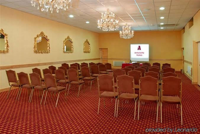 Antoinette Hotel Wimbledon Лондон Экстерьер фото