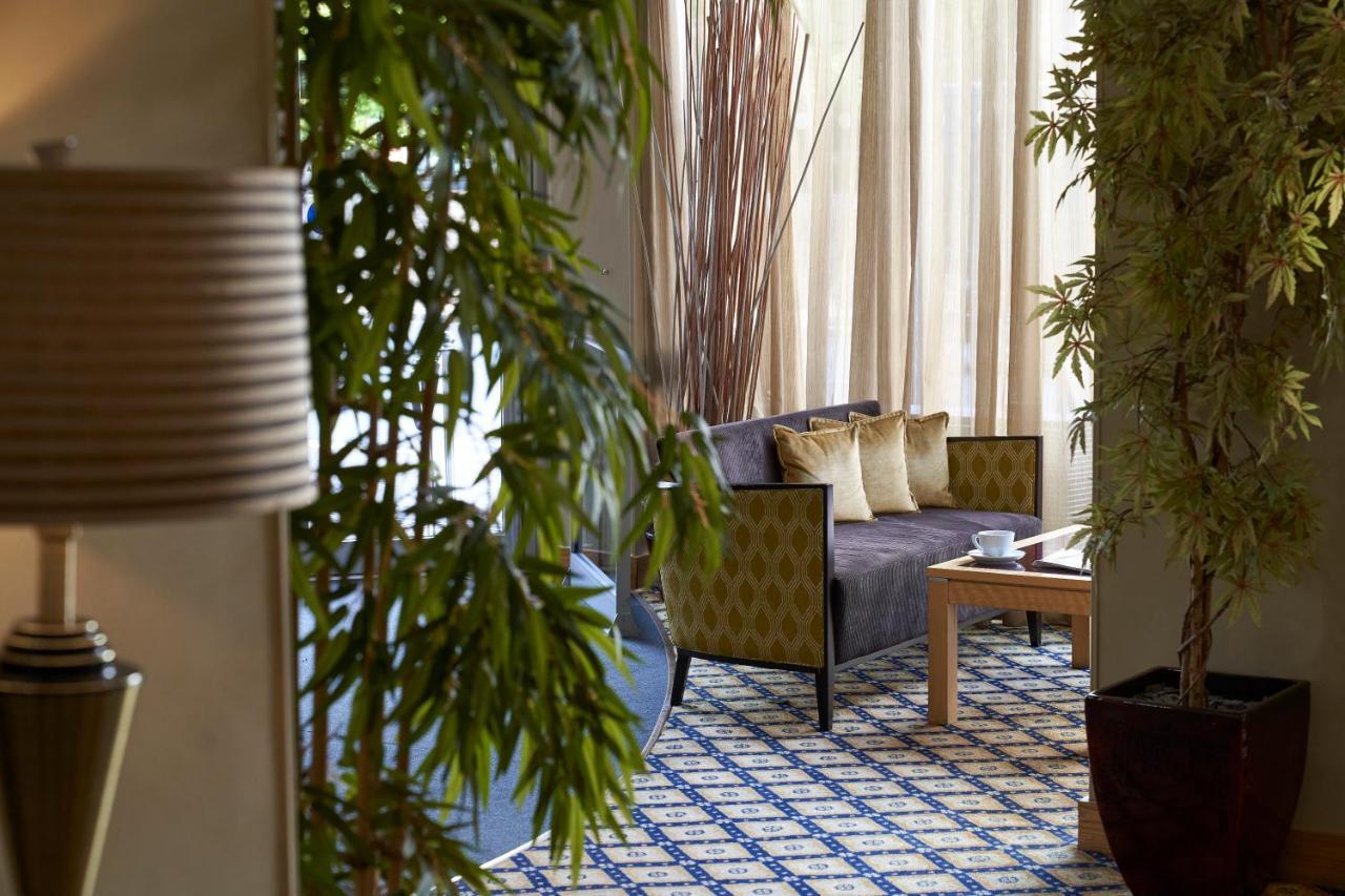 Antoinette Hotel Wimbledon Лондон Экстерьер фото