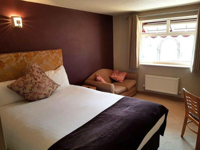 Antoinette Hotel Wimbledon Лондон Экстерьер фото